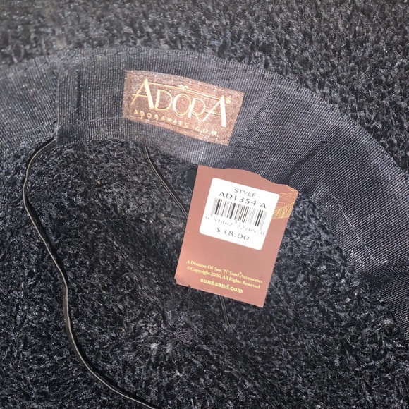 New black hat, still has tags - Picture 4 of 4